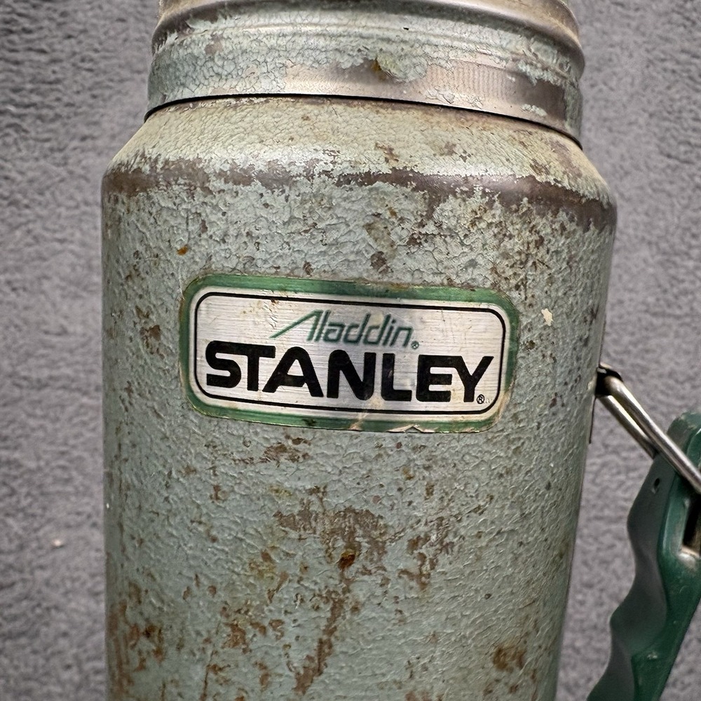 Vintage Stanley‎ Thermo A-944DH Quart Vacuum Bottle - Picture 2 of 9